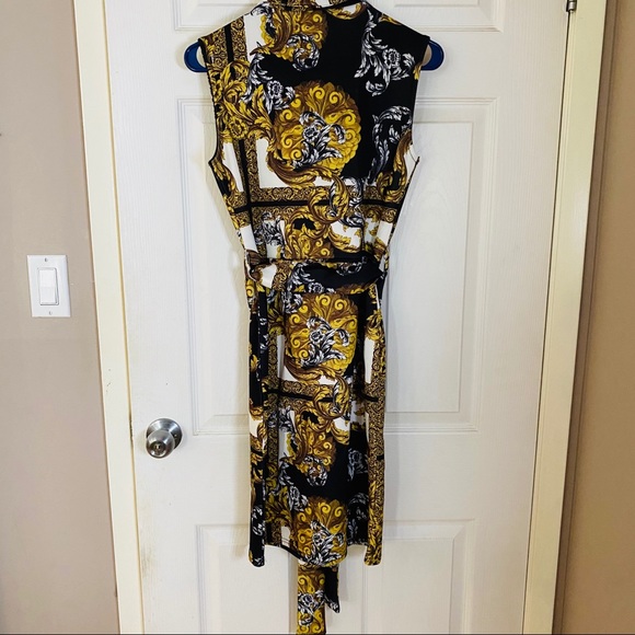 Tropical themed long dress with belt - Picture 5 of 7